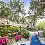 Renzo Hotel