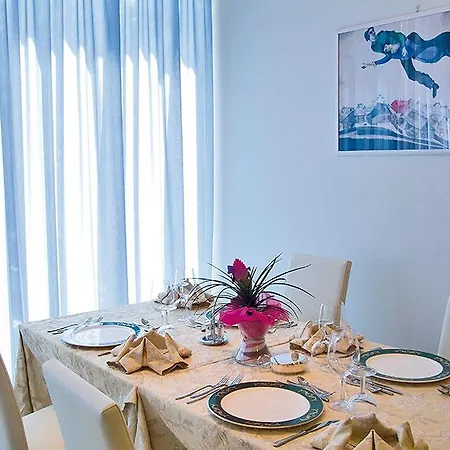 Renzo Hotel 3*